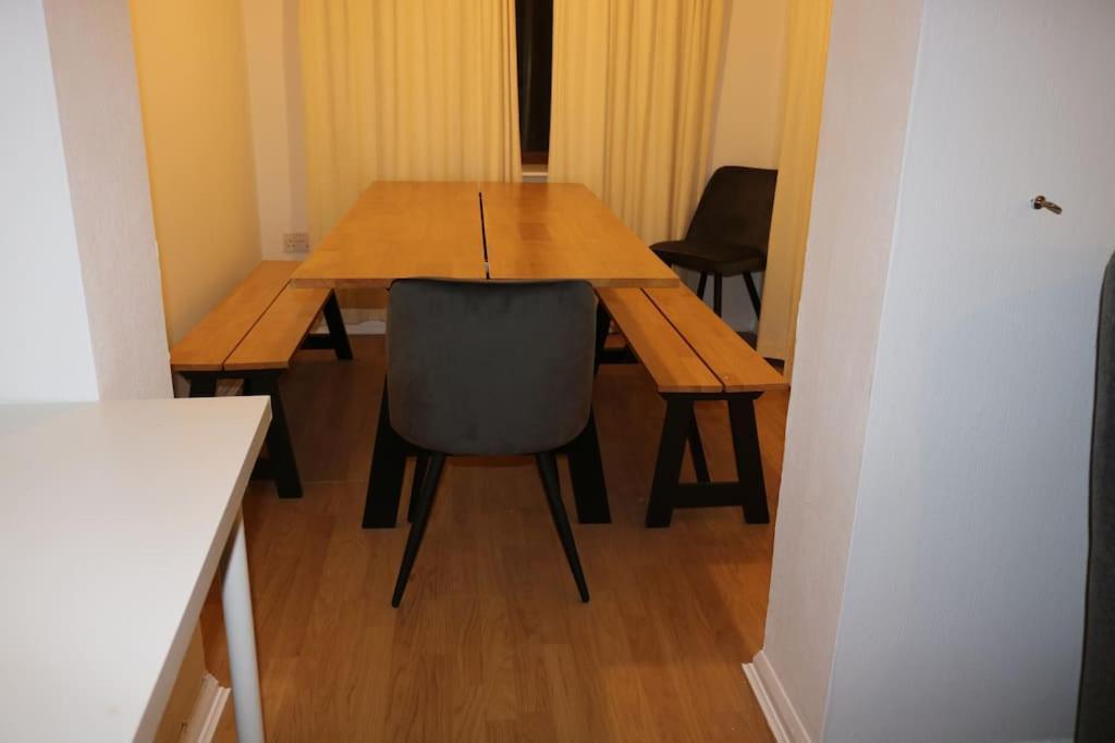 Entire -4 Bedrooms Detached House With Driveway 诺丁汉 外观 照片